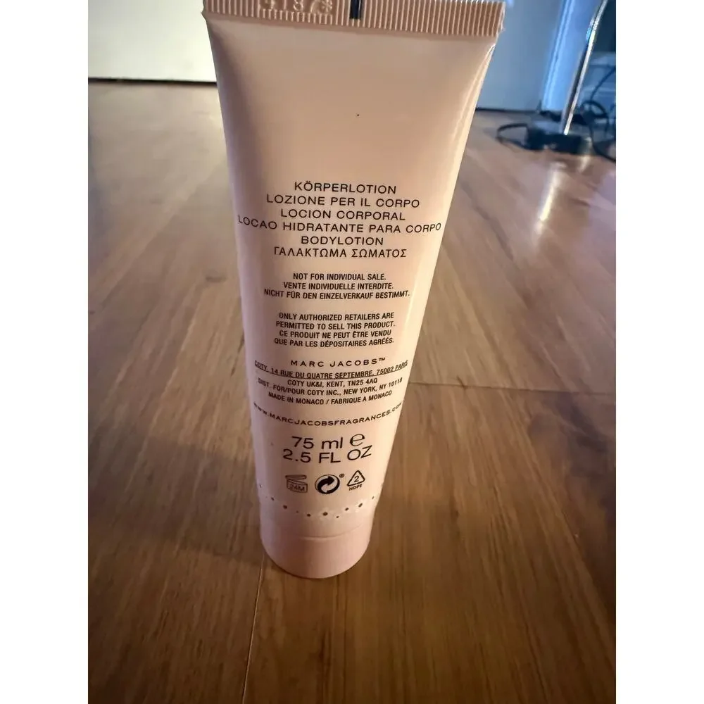 Marc Jacobs Daisy Eau So Fresh Radiant Body Lotion 2.5 oz / 75 ml New